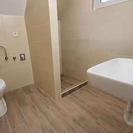 In - Balaton 18989 كيستاي