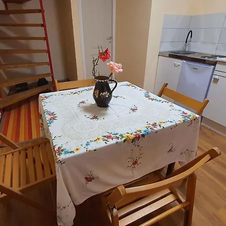 In - Balaton 18989 بيت للعطل